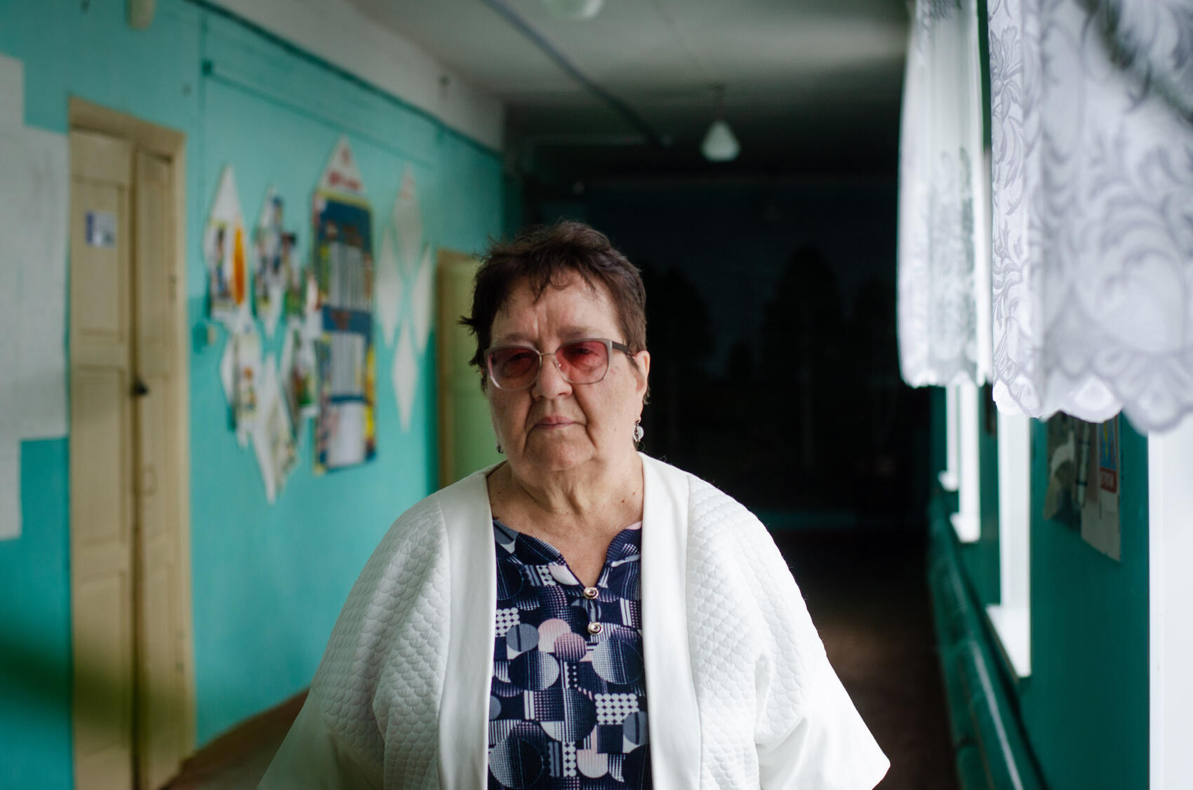 Валентина Щербакова возле кабинета истории