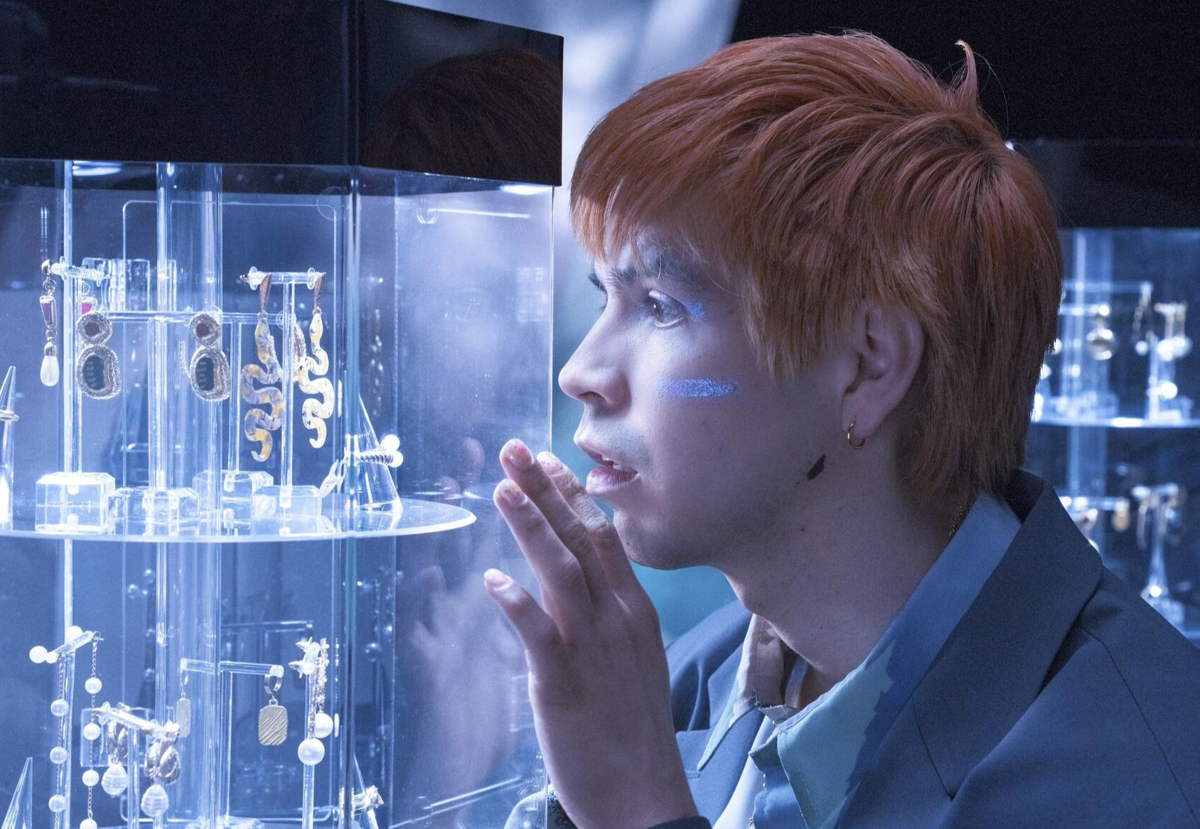 Кадр из сериала «Призраки»