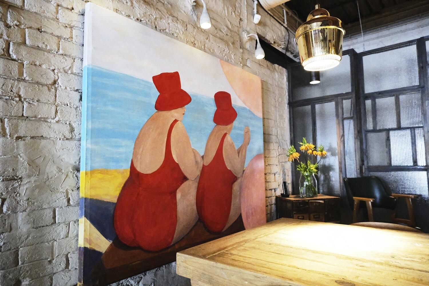 Одна из картин авторства матери Валентина Кузякина в ресторане «Гастроли». Фото: Саша Зубковский / It's My City