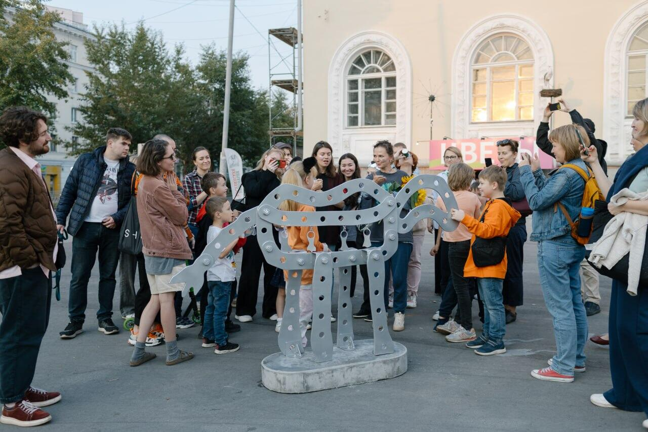 Одна из работ, созданная учениками Районной школы паблик-арта. Фото: соцсети паблик-арт-программы «ЧО»