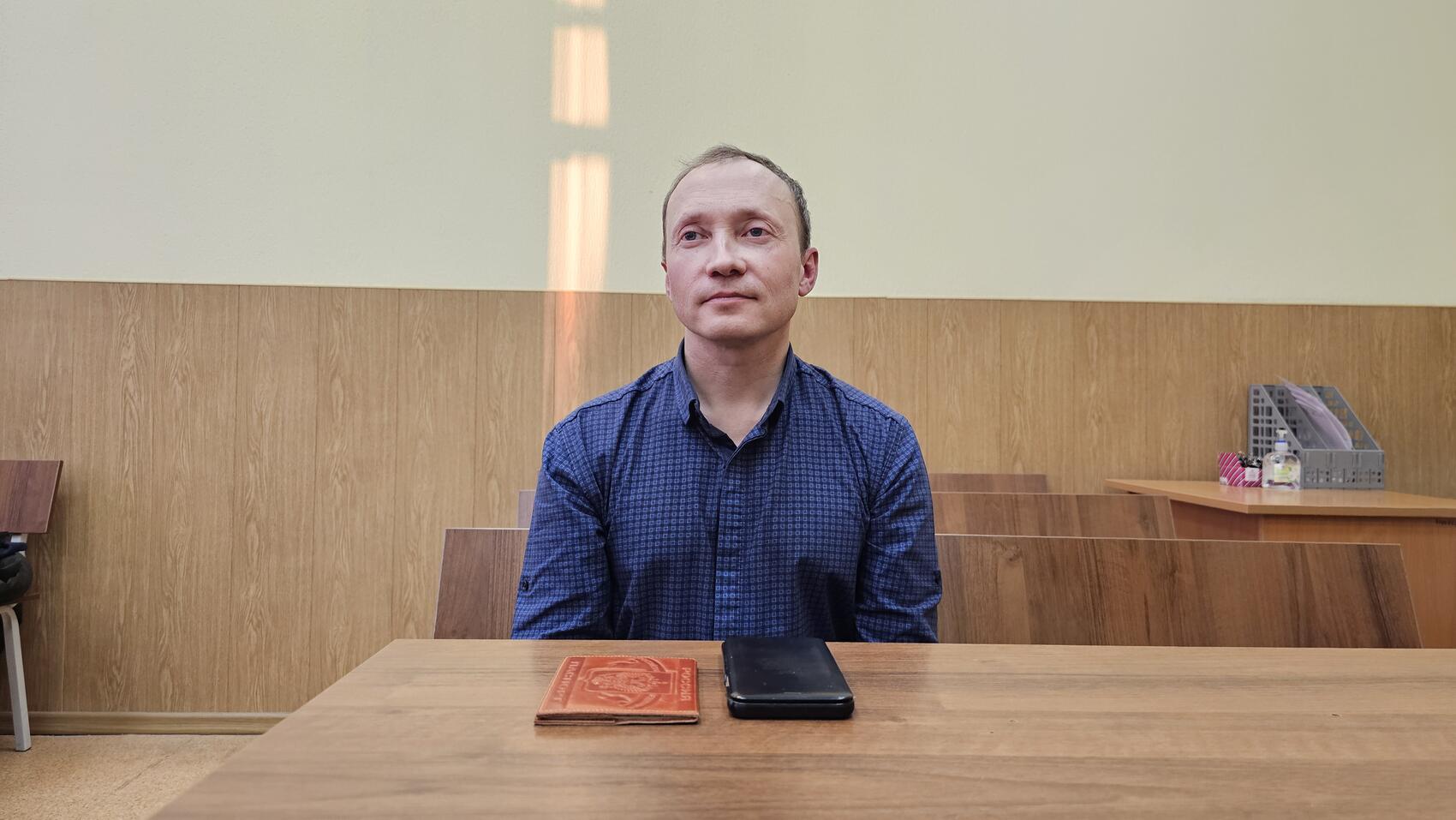 Екатеринбургского активиста оштрафовали за пикет с цитатами из детской песни по статье о «дискредитации» армии