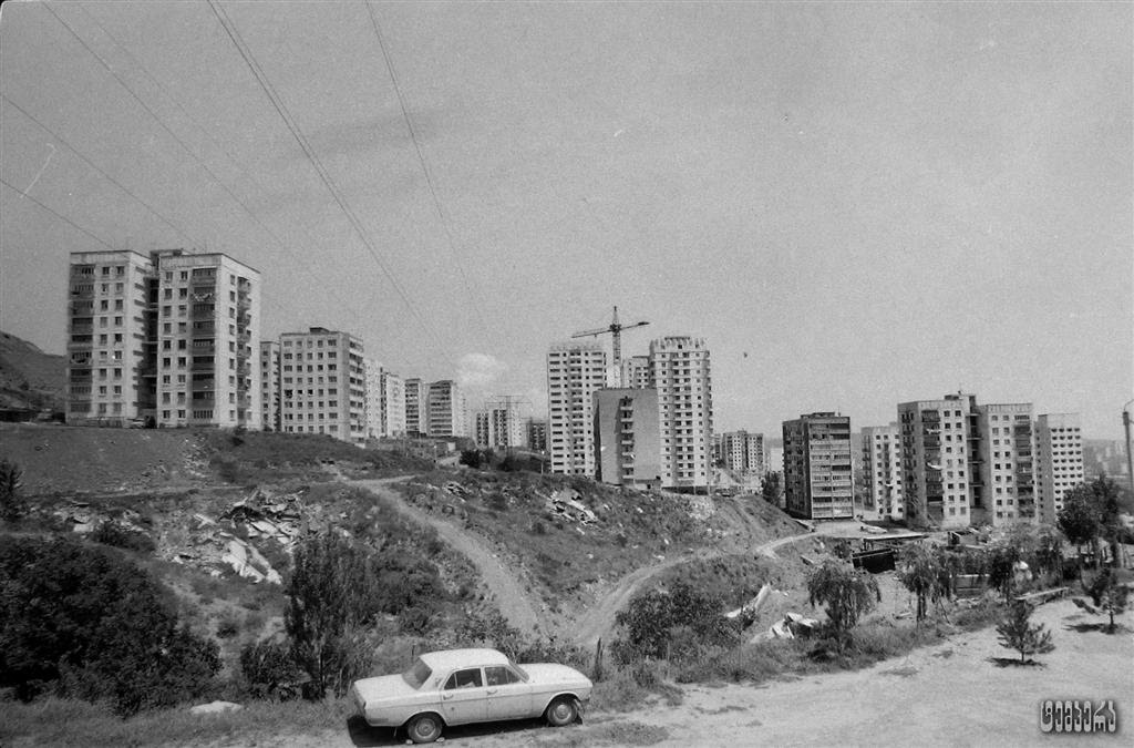 Рельефное строительство в Тбилиси в 1980-е. Источник: PastVu