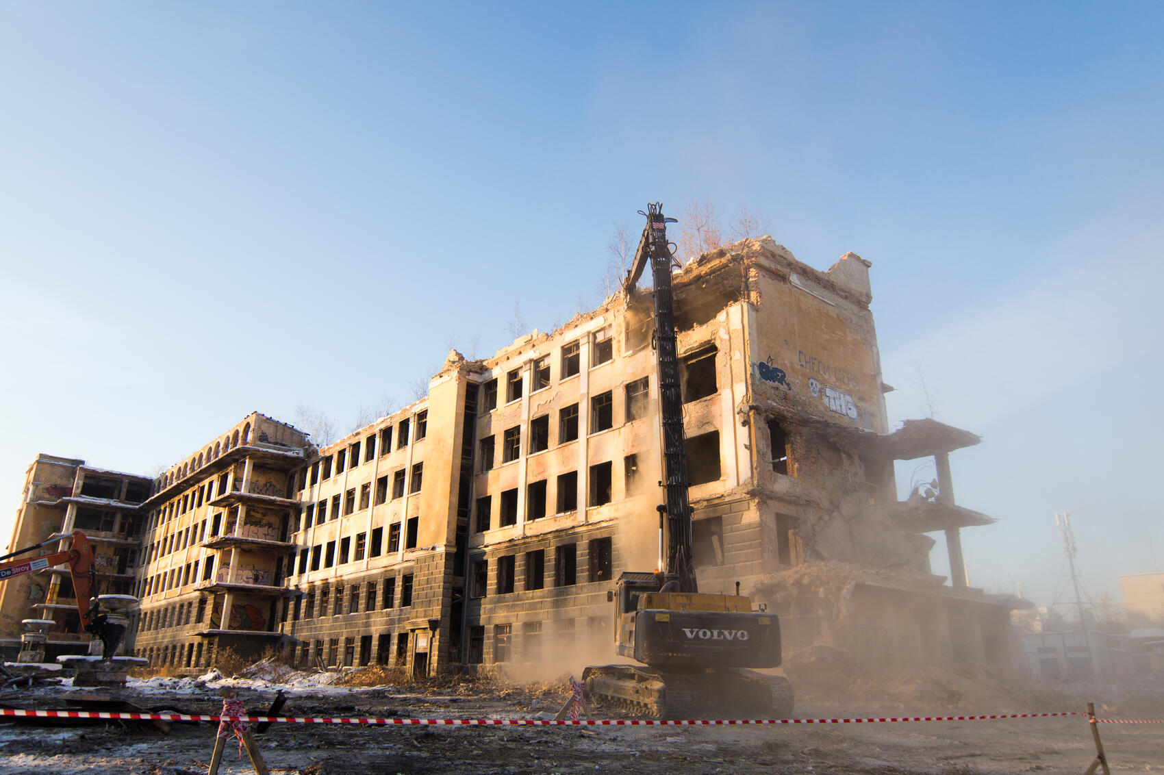 Снос больницы в Зеленой роще в декабре 2022 года