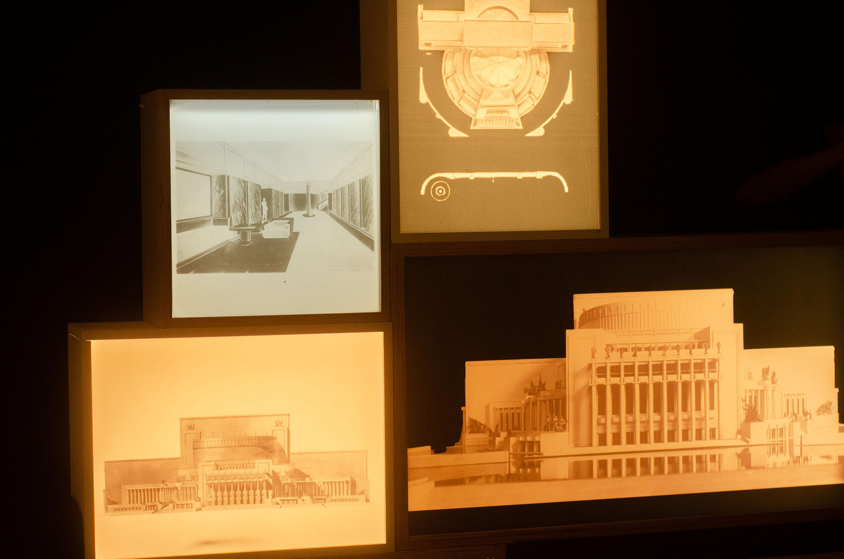 Варианты экстерьера и интерьера Синтетического театра